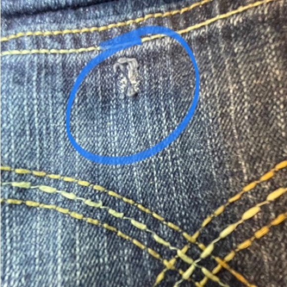 Tommy Hilfiger Jean Shorts (size 6) - Picture 4 of 6